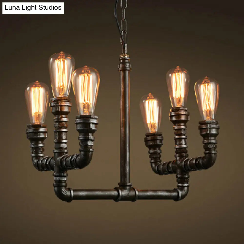 Lámpara colgante de estilo industrial vintage, de metal oxidado, con diseño de 6 bombillas abiertas y tubo para colgar.