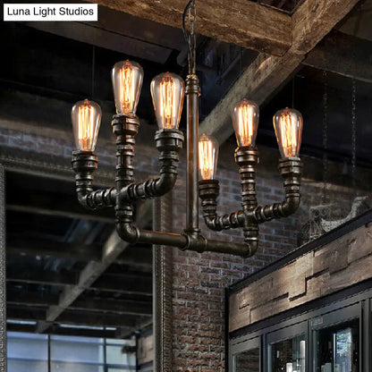 Lámpara colgante de estilo industrial vintage, de metal oxidado, con diseño de 6 bombillas abiertas y tubo para colgar.