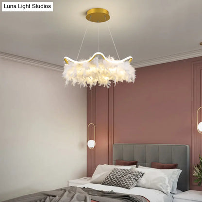 Wavy Metal Nordic White-Gold LED Chandelier with Feather Deco - Elegant Suspension Lighting
