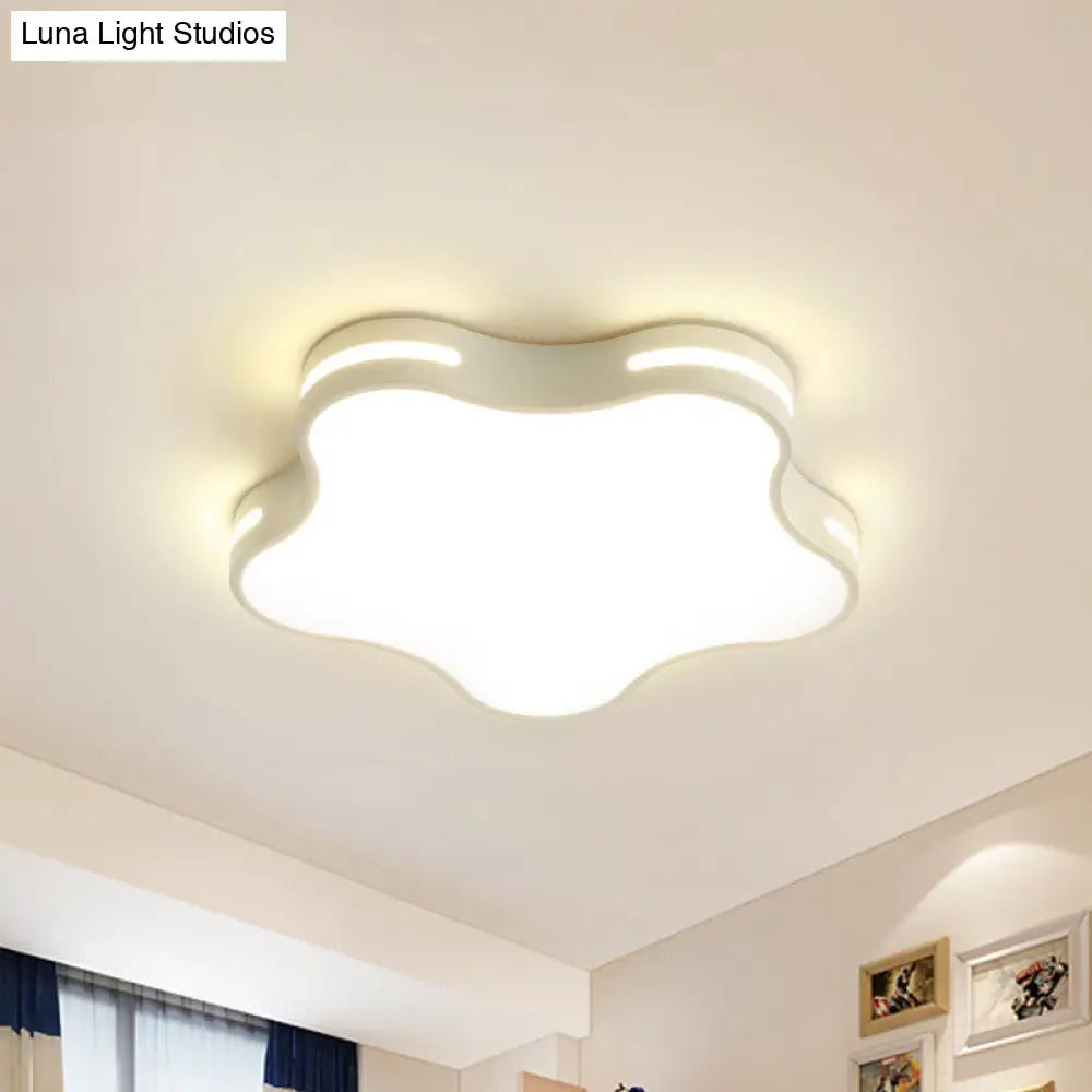 DecorBites™ DecorBites™ White Acrylic LED Ceiling Flushmount - Minimalist Star Design, 19.5" Wide
