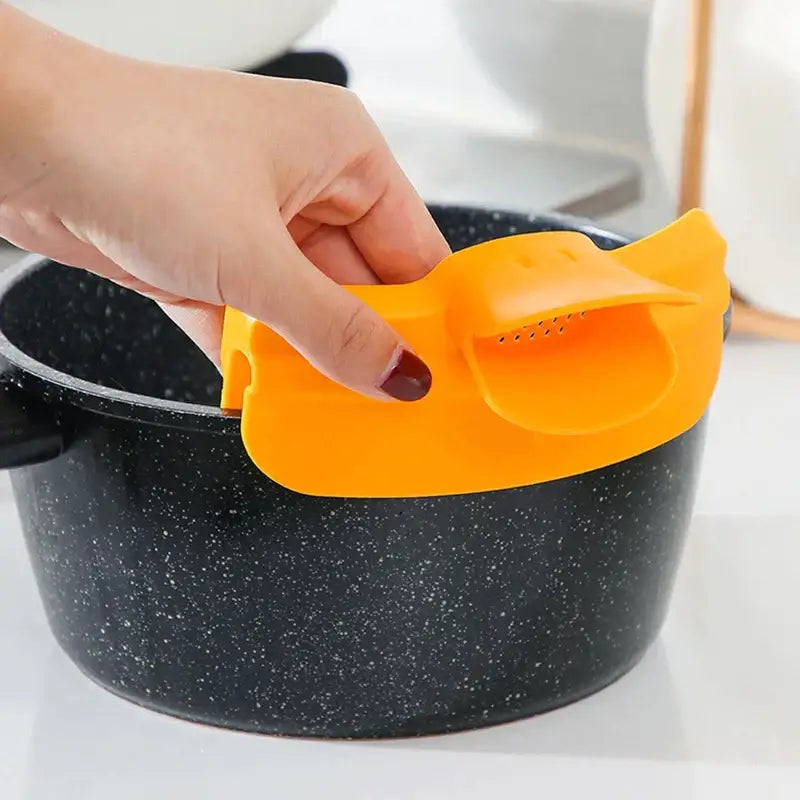 Bright orange silicone pot lid with built-in strainer and handle for decorbites duck beak funnel kitchen use