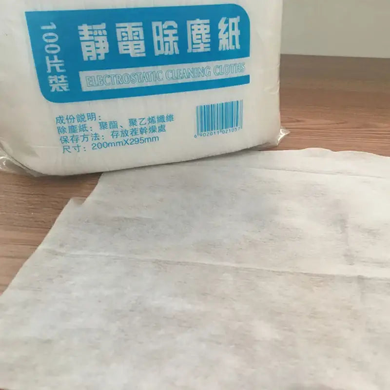 A pack of white electrostatic kitchen cleaning cloths with blue bilingual decorbites kitchen cleaning labeling