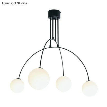 Lámpara de araña colgante blanca con pantalla de hierro arqueada y bolas de cristal para sala de estar