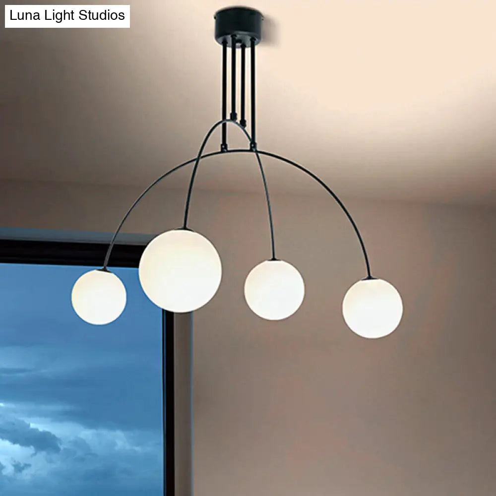 Lámpara de araña colgante blanca con pantalla de hierro arqueada y bolas de cristal para sala de estar