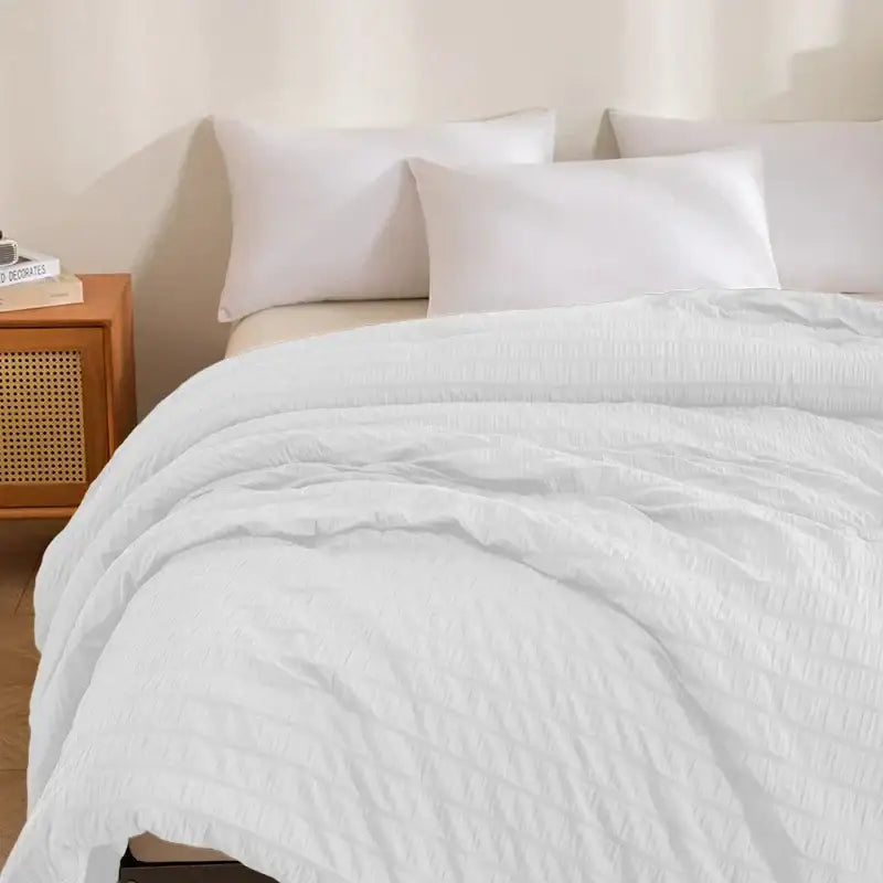 White king size seersucker quilt with textured soft crinkled surface by decorbites for all season comfort