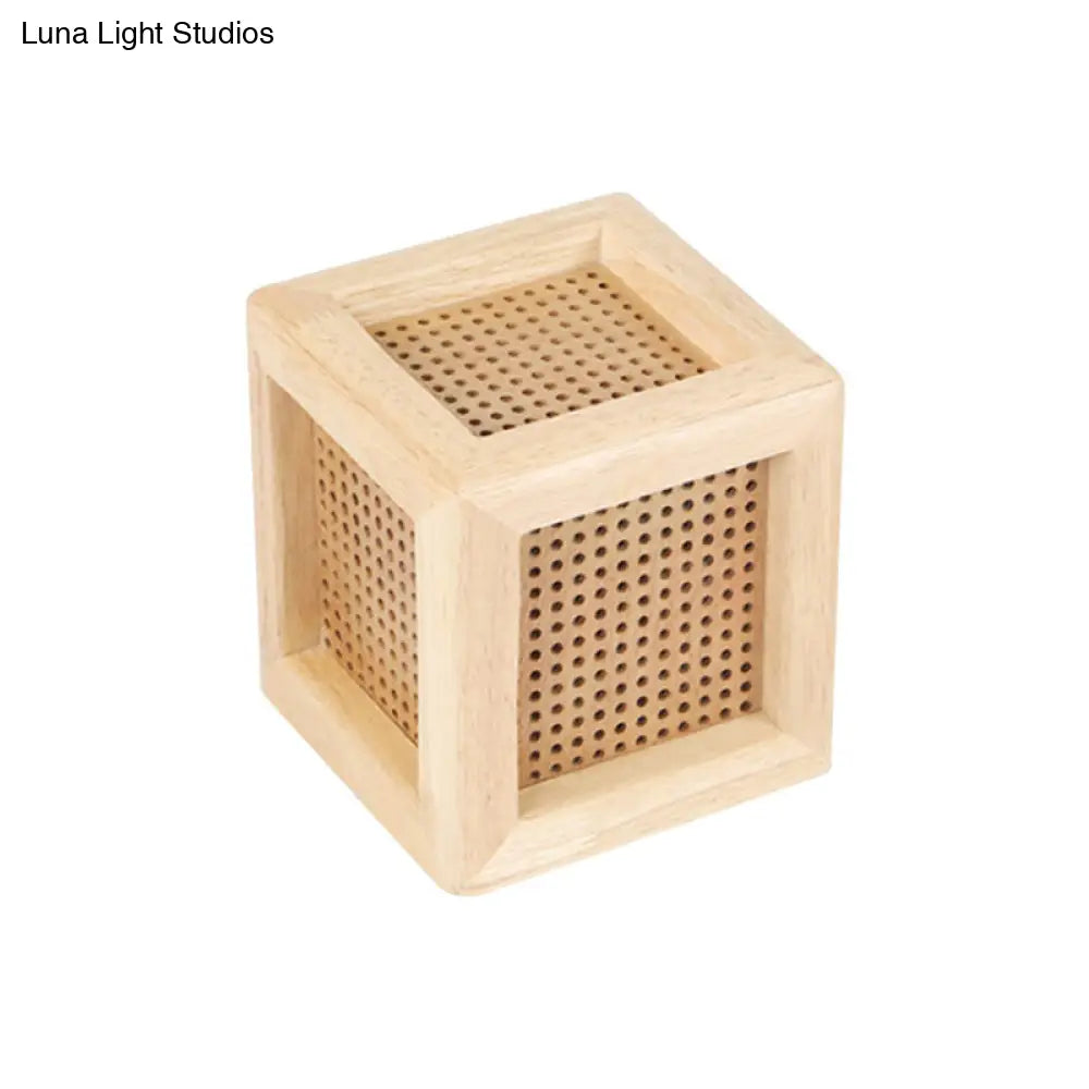 Zoé - Minimalist Cube Box Bedside Mini Night Lamp Wooden 1 Head Nordic Table Light with Pierced Hole in Beige