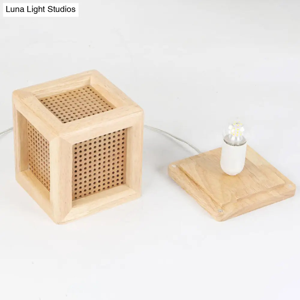 Zoé - Minimalist Cube Box Bedside Mini Night Lamp Wooden 1 Head Nordic Table Light with Pierced Hole in Beige