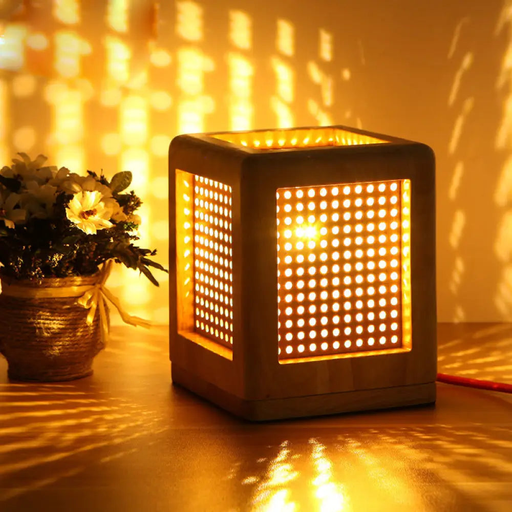 Zoé - Minimalist Cube Box Bedside Mini Night Lamp Wooden 1 Head Nordic Table Light with Pierced Hole in Beige